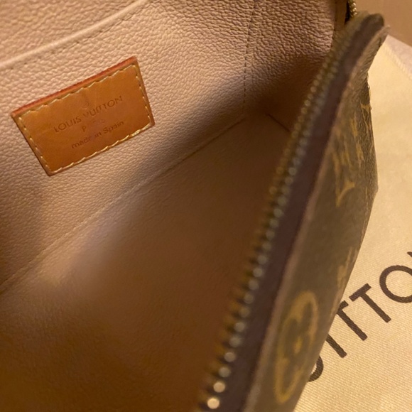 LOUSI VUITTON COSMETIC POUCH PM MONOGRAM W/ DUST BAG - Picture 4 of 12
